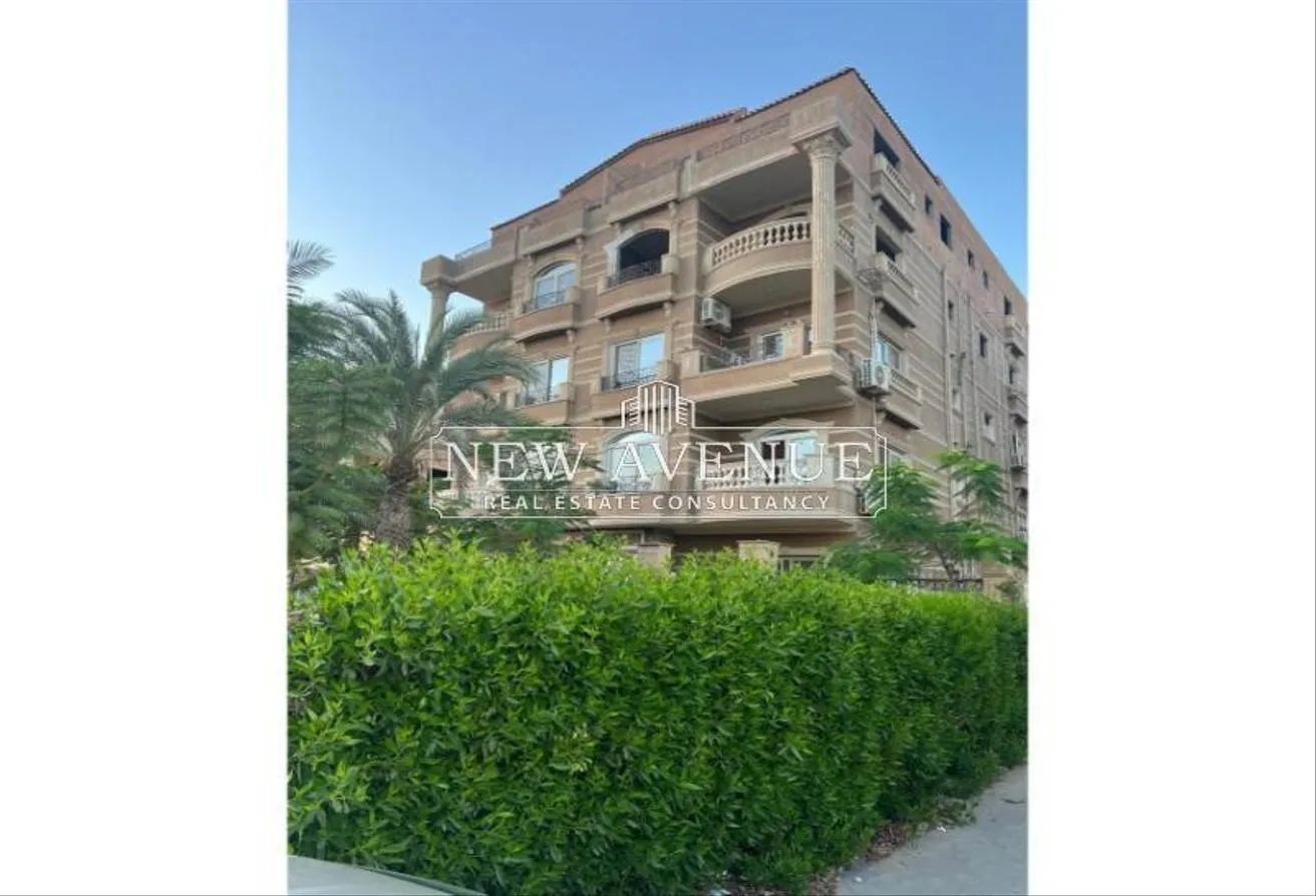 Sale in West Arabella: Furnished apartment for sale in West Arabella