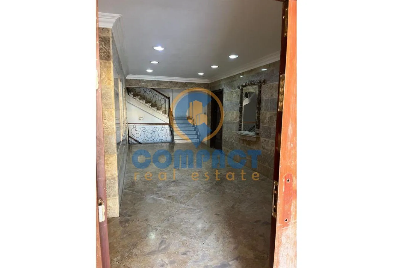 Rent in 8th District: روف للايجار  داخل فيلا الحى الثامن بسعر لقطه