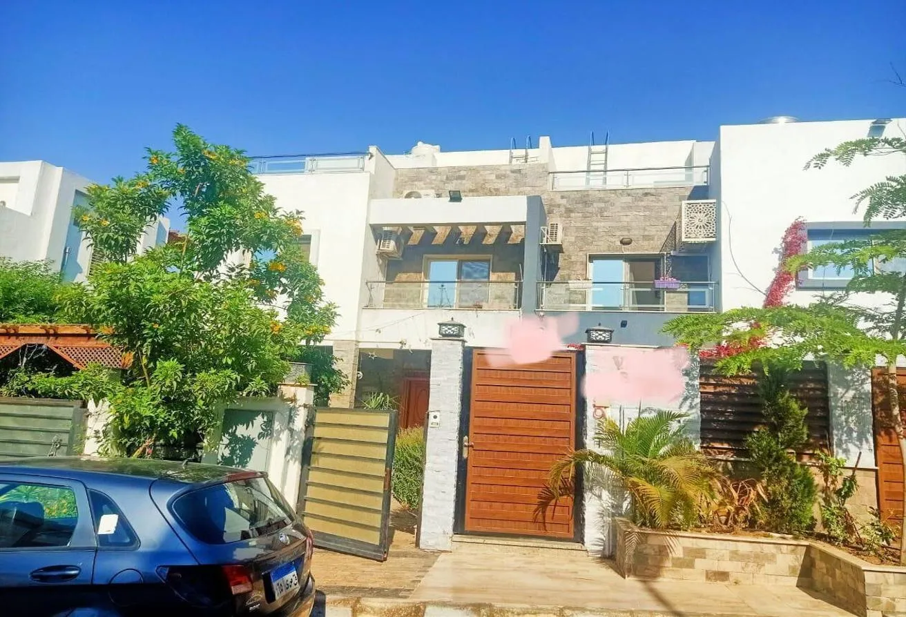 Sale in El Koronfel: ready to move villa in Al Kronfol Heights,finished