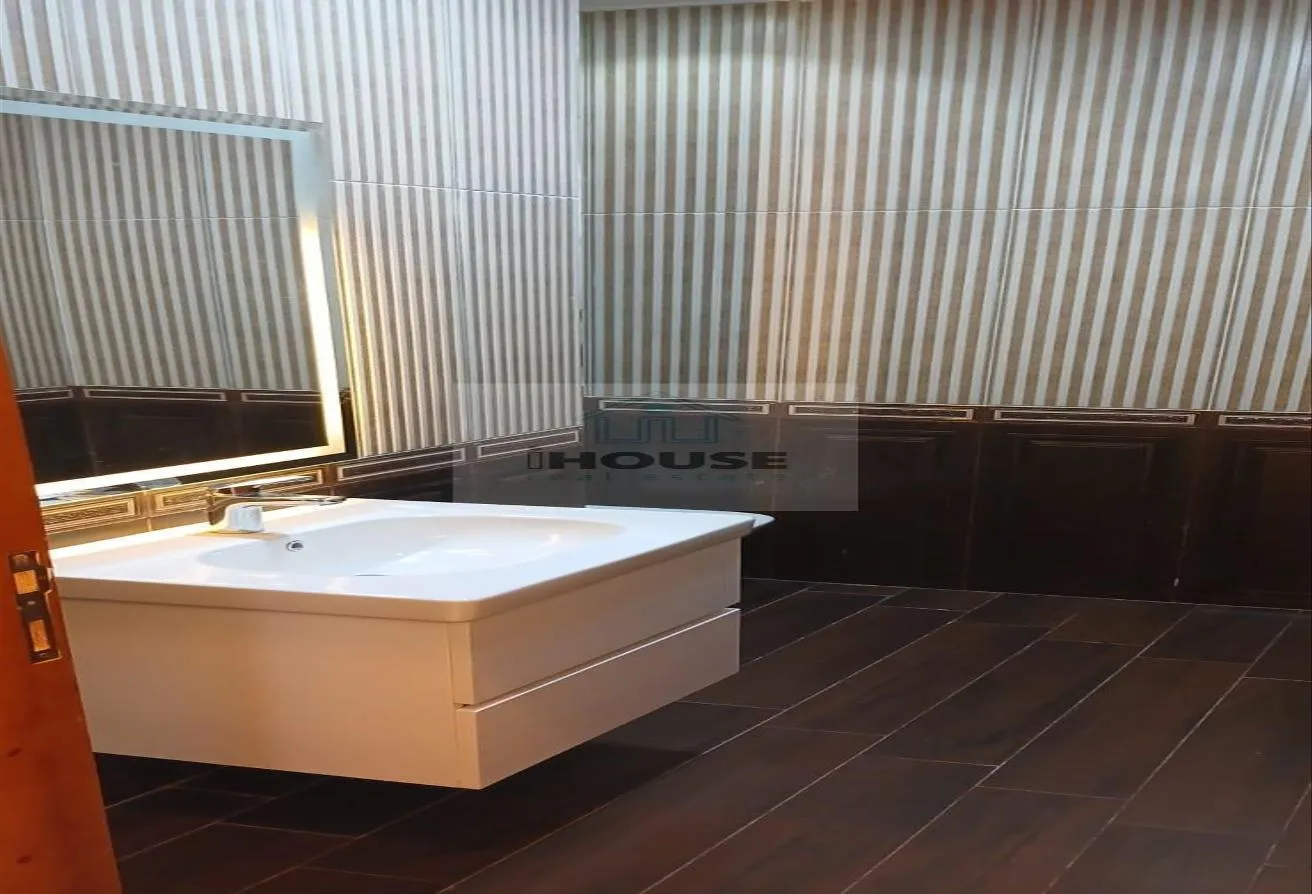Rent in Beit Al Watan: شقه للايجار 265 متر بزايد هايتس الشيخ زايد