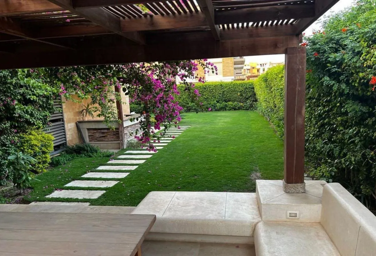 Sale in Westown: Villa In Westown Beverlyhills with Landscape View