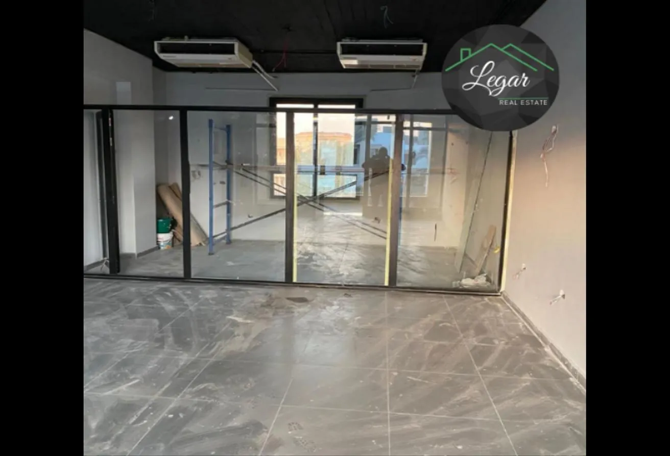 Rent in Al Khamayel city: For Rent  fully finished Gallery in Hero Mall 60m