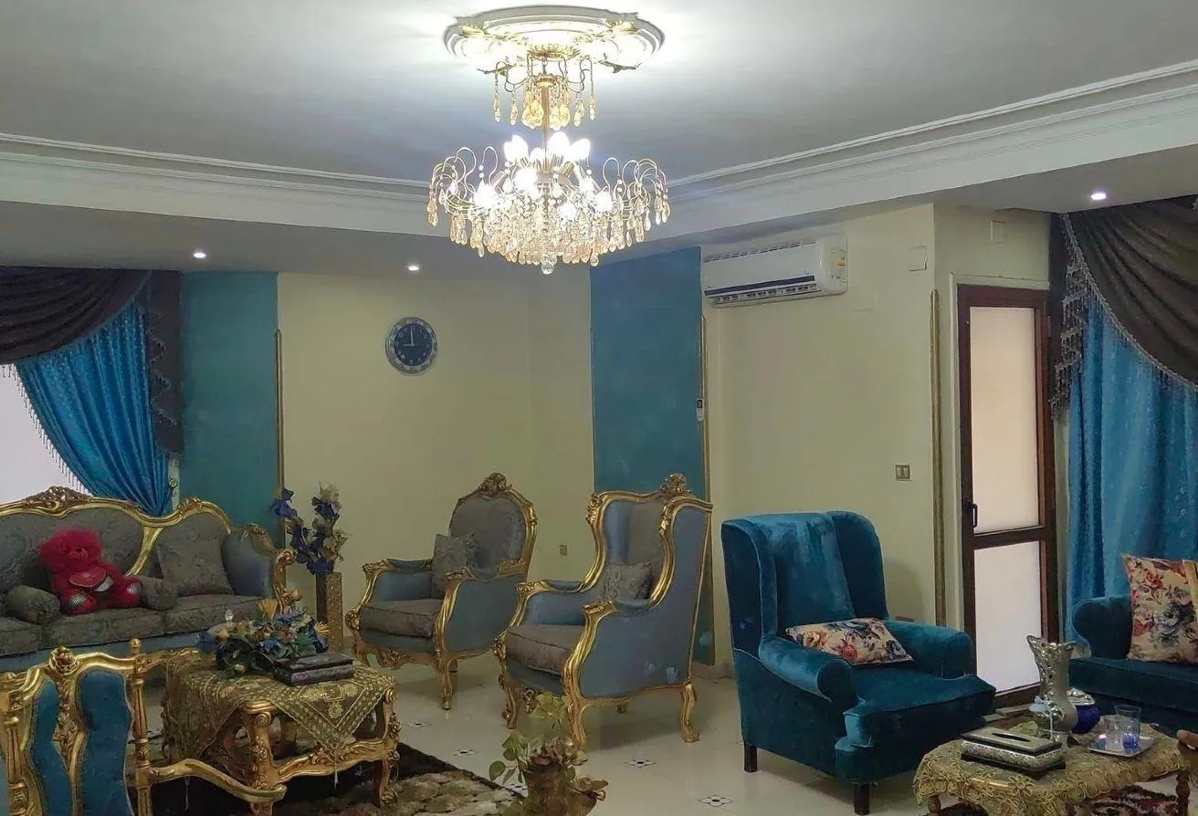 Sale in Faisal: شقة بثاني نمرة من شارع الملك فيصل الرئيسي للبيع