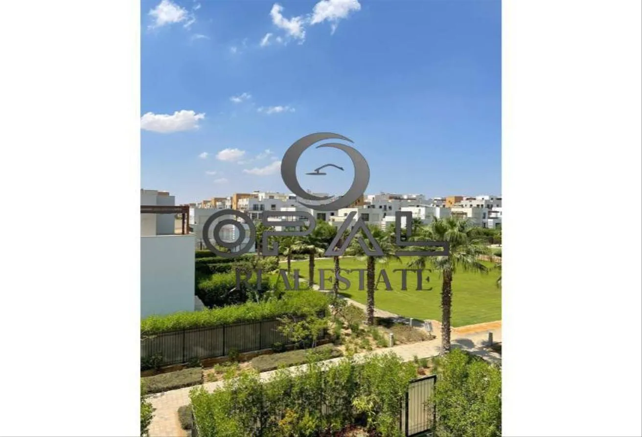 Rent in Six West: Corner Townhouse Courtyard 4 rooms + nanny (kitche