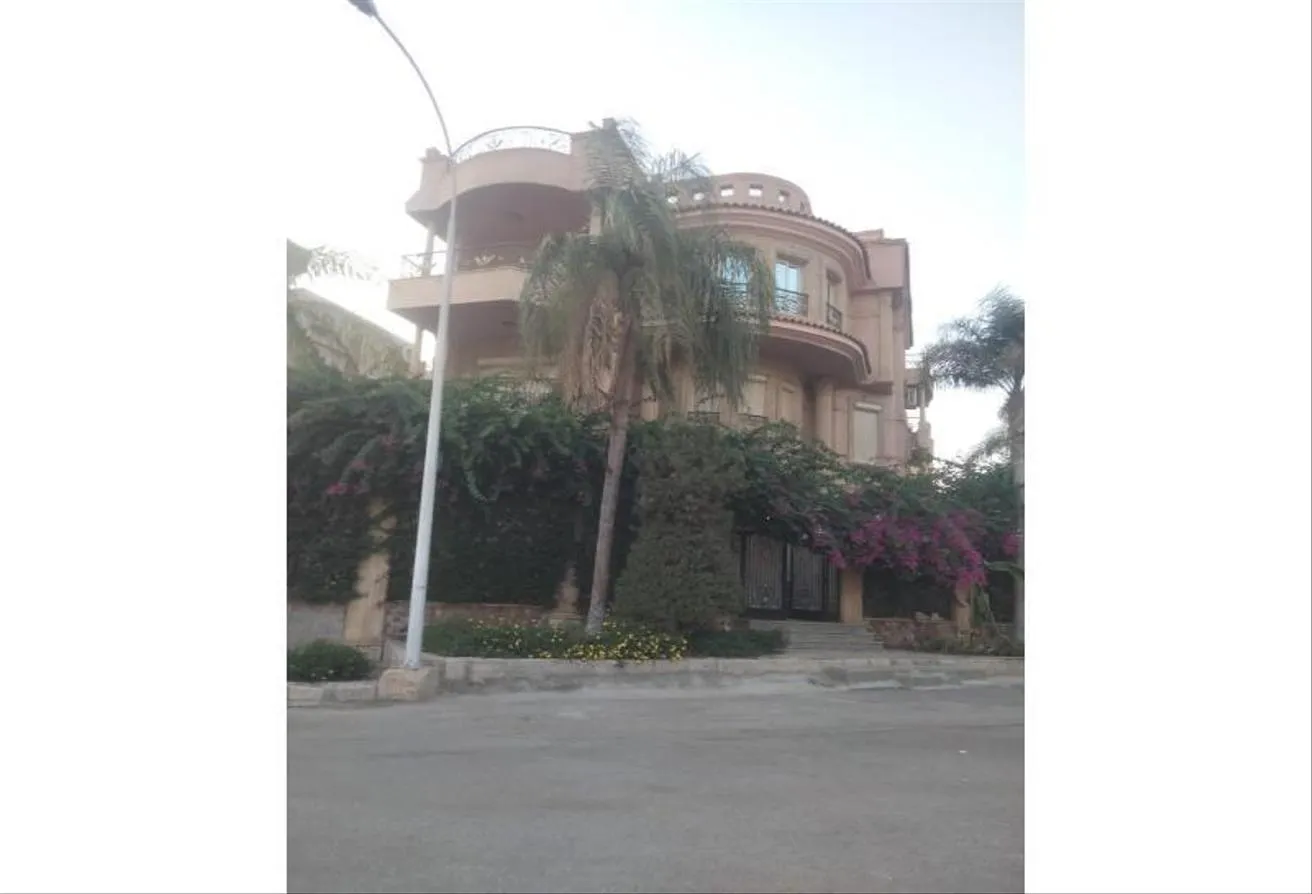 Sale in West Somid Road: للبيع فيلا 600 م متشطبه الترا سوبر لوكس فيو جاردن