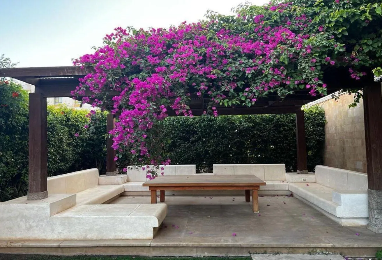 Sale in Westown: Fully furnished Villa in Westown, Beverlyhills
