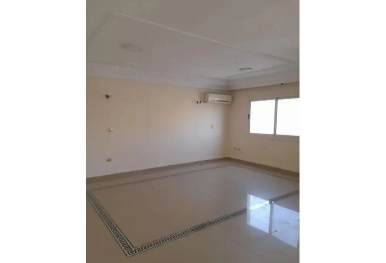 Sale in Rawdat Zayed: شقة للبيع بروضة زايد بسعر مميز جدا