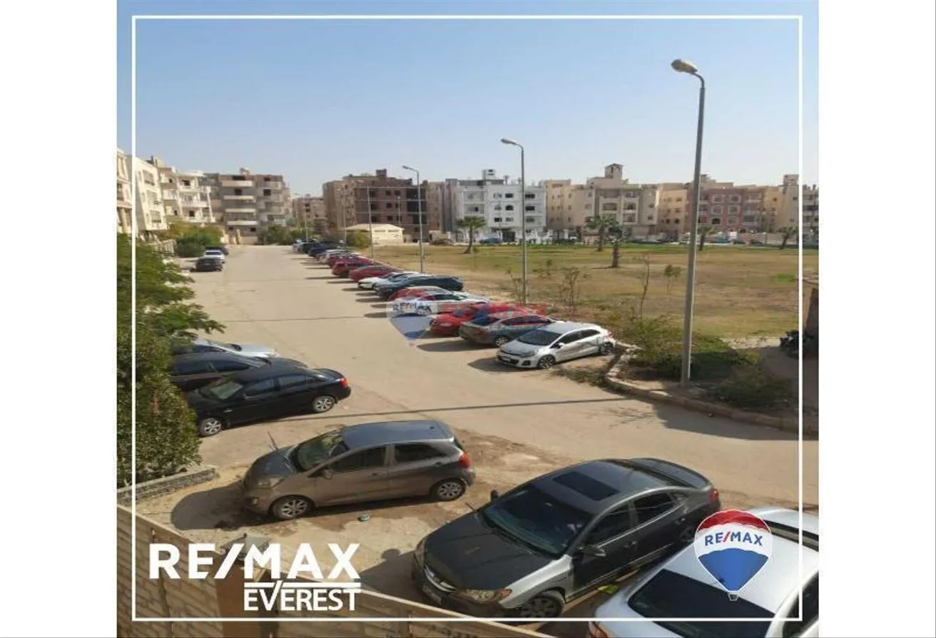 Sale in 16th District: شقه واجهه بحري بالحي السادس عشر امام بيفرلي هيلز