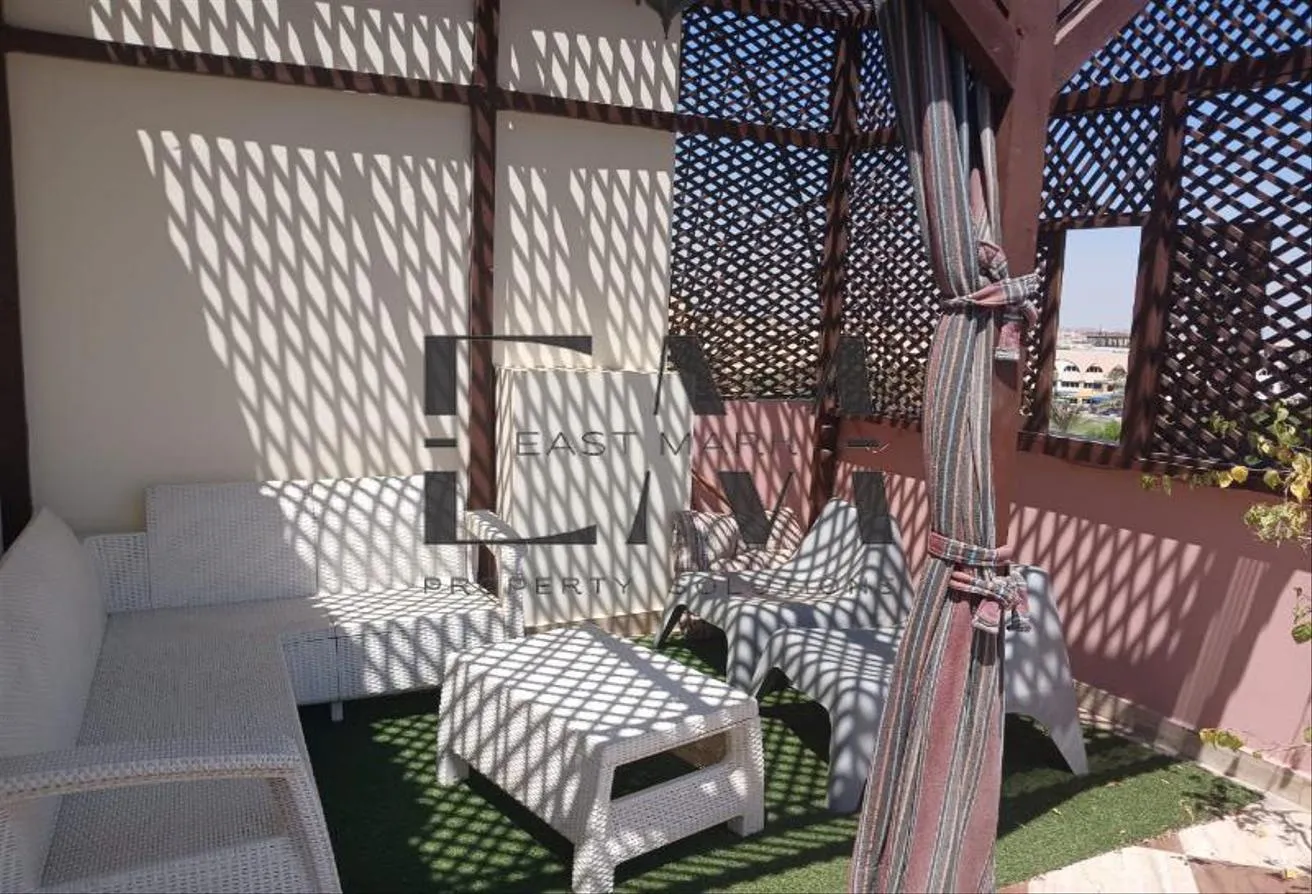 Rent in Service Road: Roof for rent furnished in South Academy