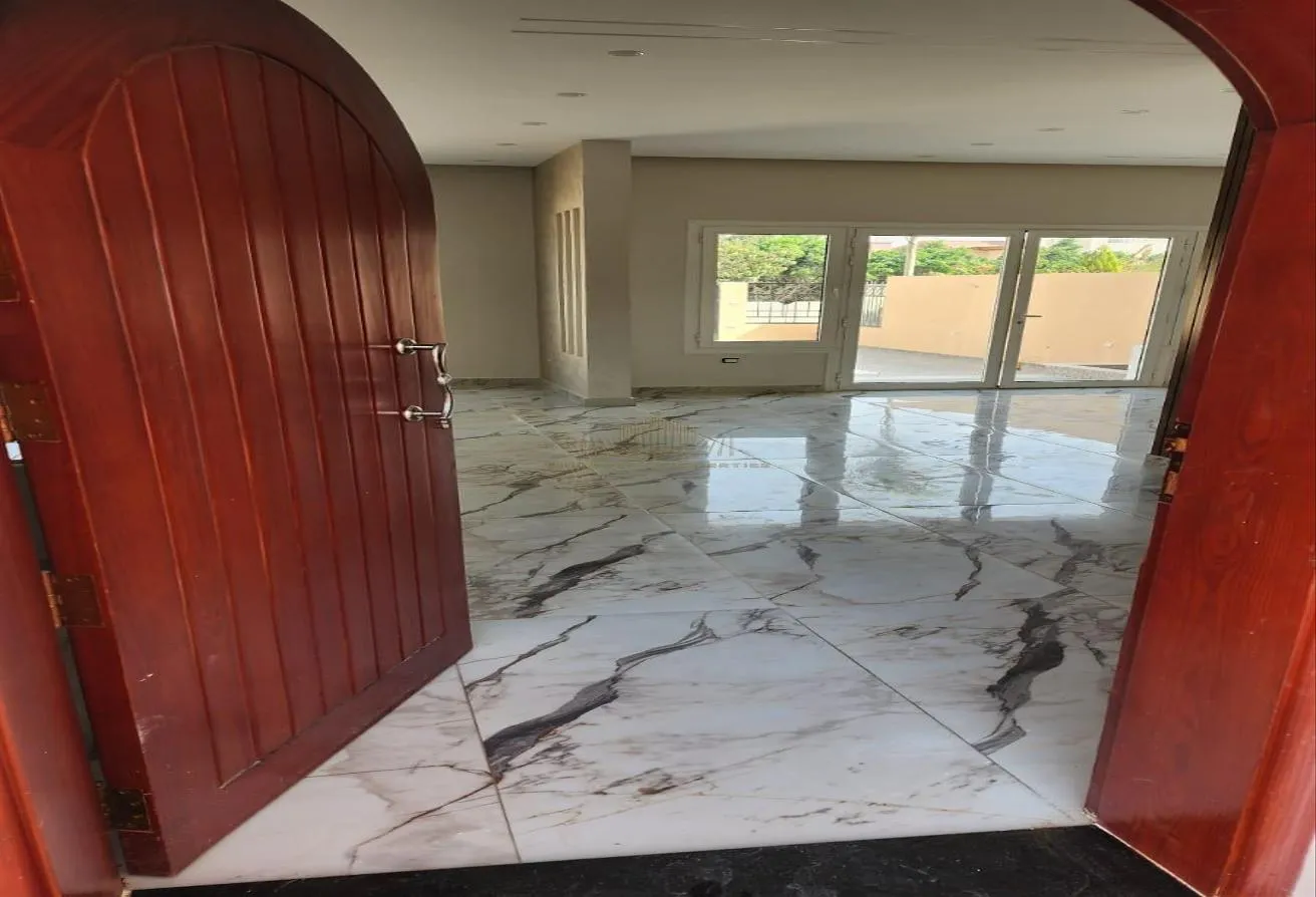 Sale in Seashore: Chalet finished with garden at Hyde Park North