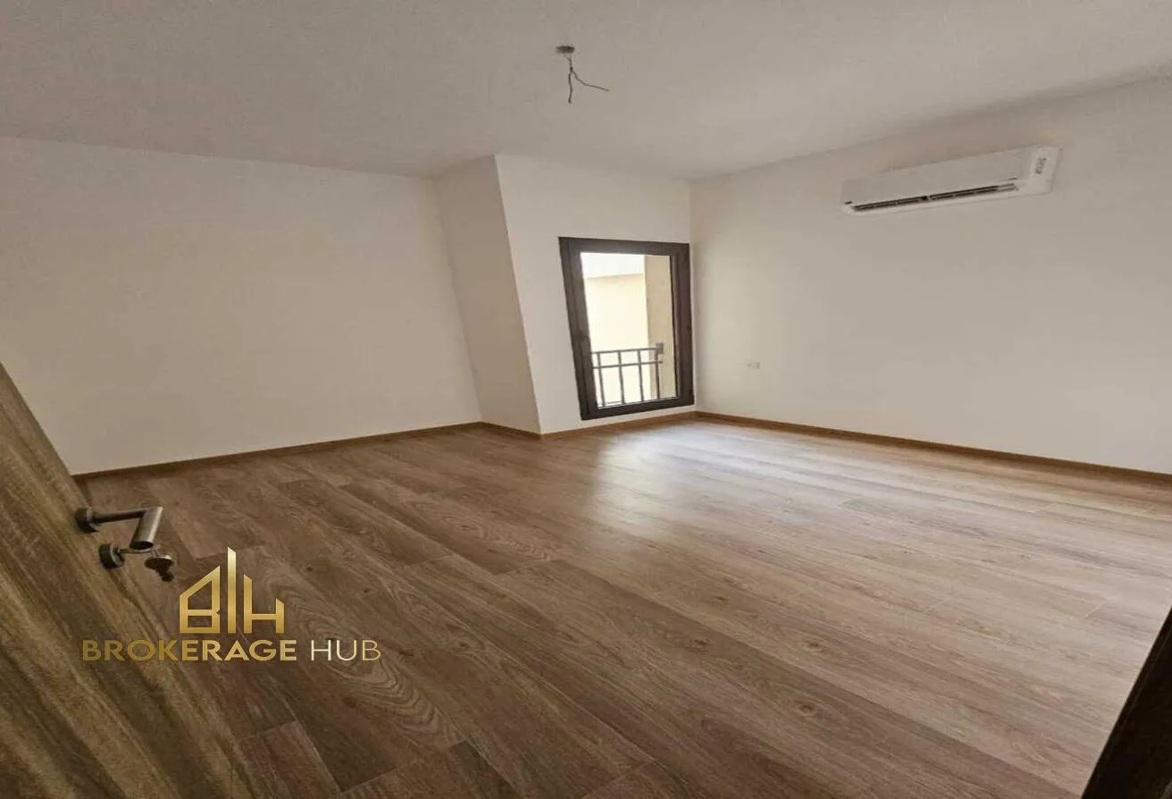 Sale in Moon Residences: Under Market Price - Town house in Villette