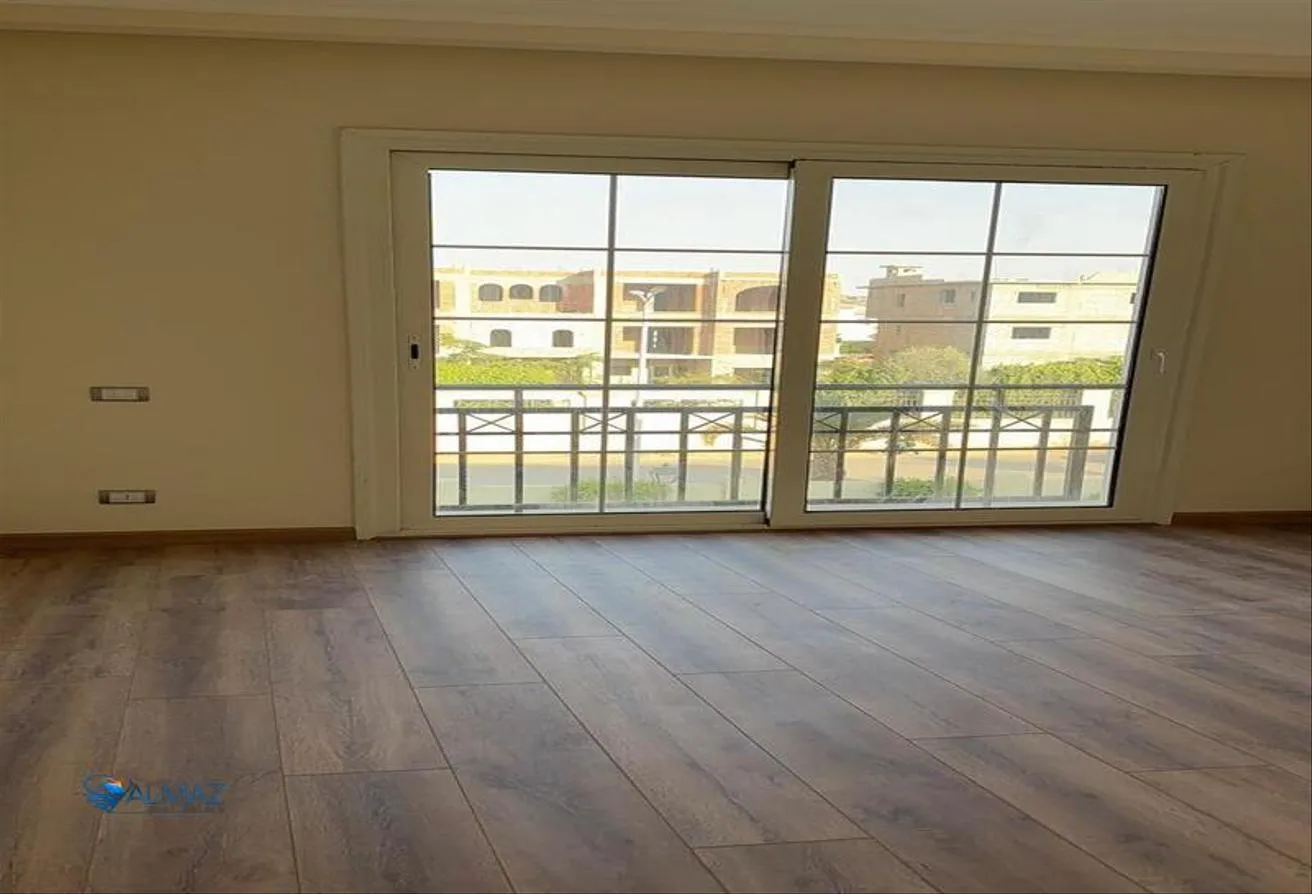 Sale in Regents Park: Apartment for sale in Regent's Park Compound