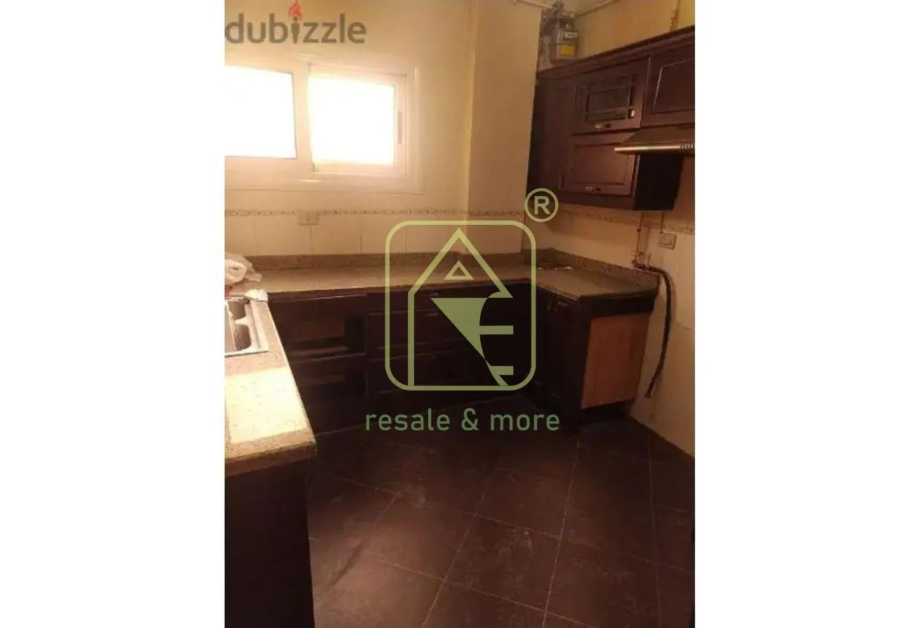 للايجار في بيفرلي هيلز: Townhouse For Rent In Courtyard 286M 