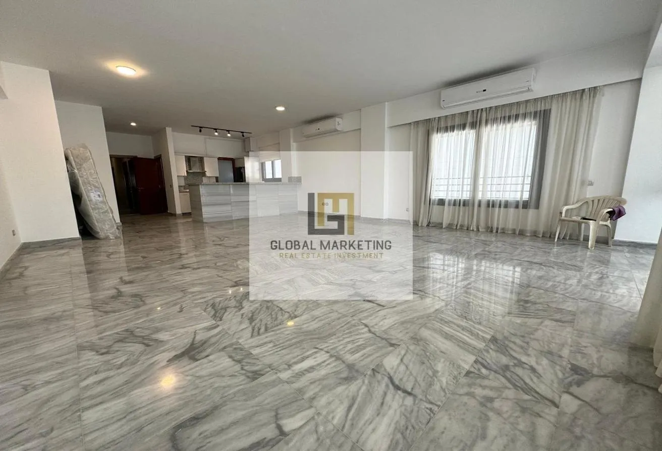 Rent in West Golf: Hotel duplex - large area - West Golf