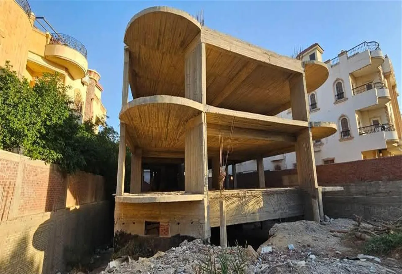 Sale in 8th District: هيكل خرساني للبيع بالحي الثامن  أفضل مواقع الشروق