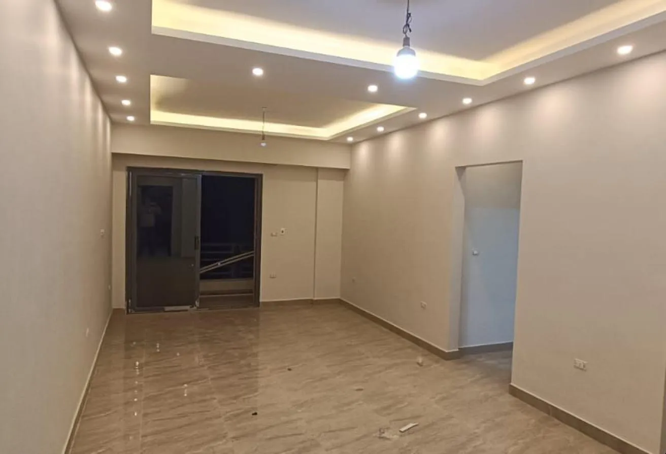 Rent in Tala: بنتهاوس بروف ايجار علي البلاط كمبوند تاله 6اكتوبر