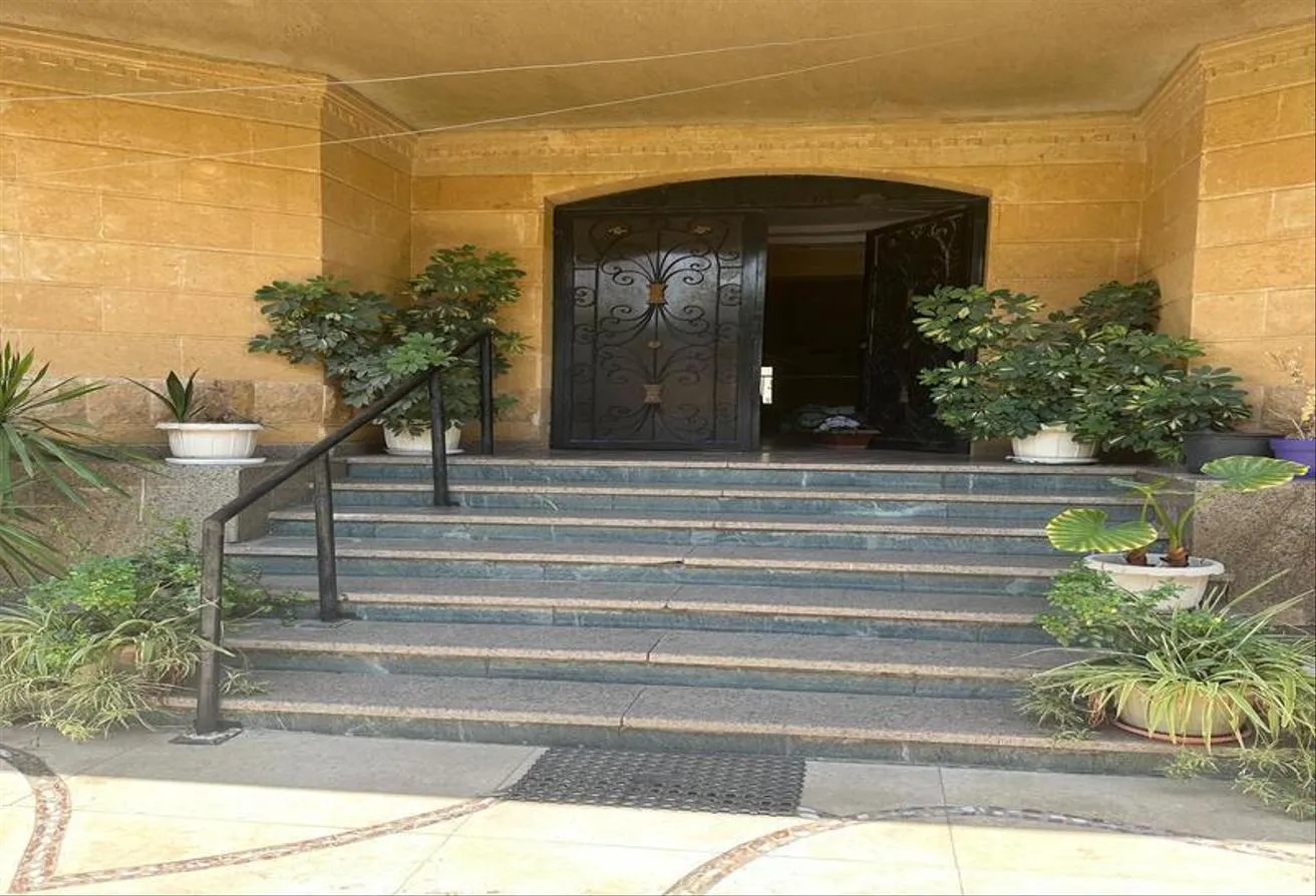 Sale in Area D: for sale duplex 3 bedrooms south academy New Cairo