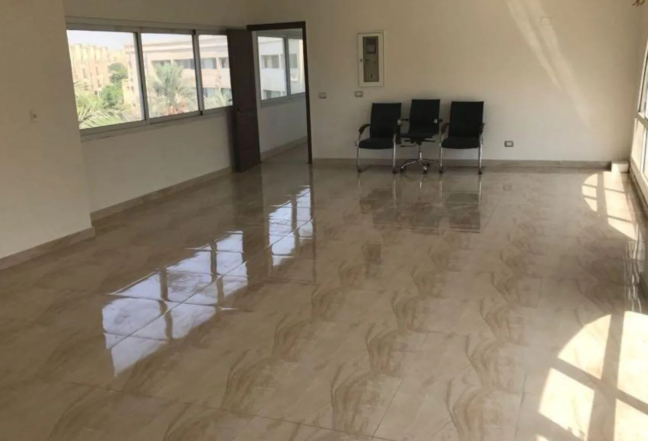 Rent in Beverly Hills Road: Office for rent in 5 Beverly Hills Mall Super Lux