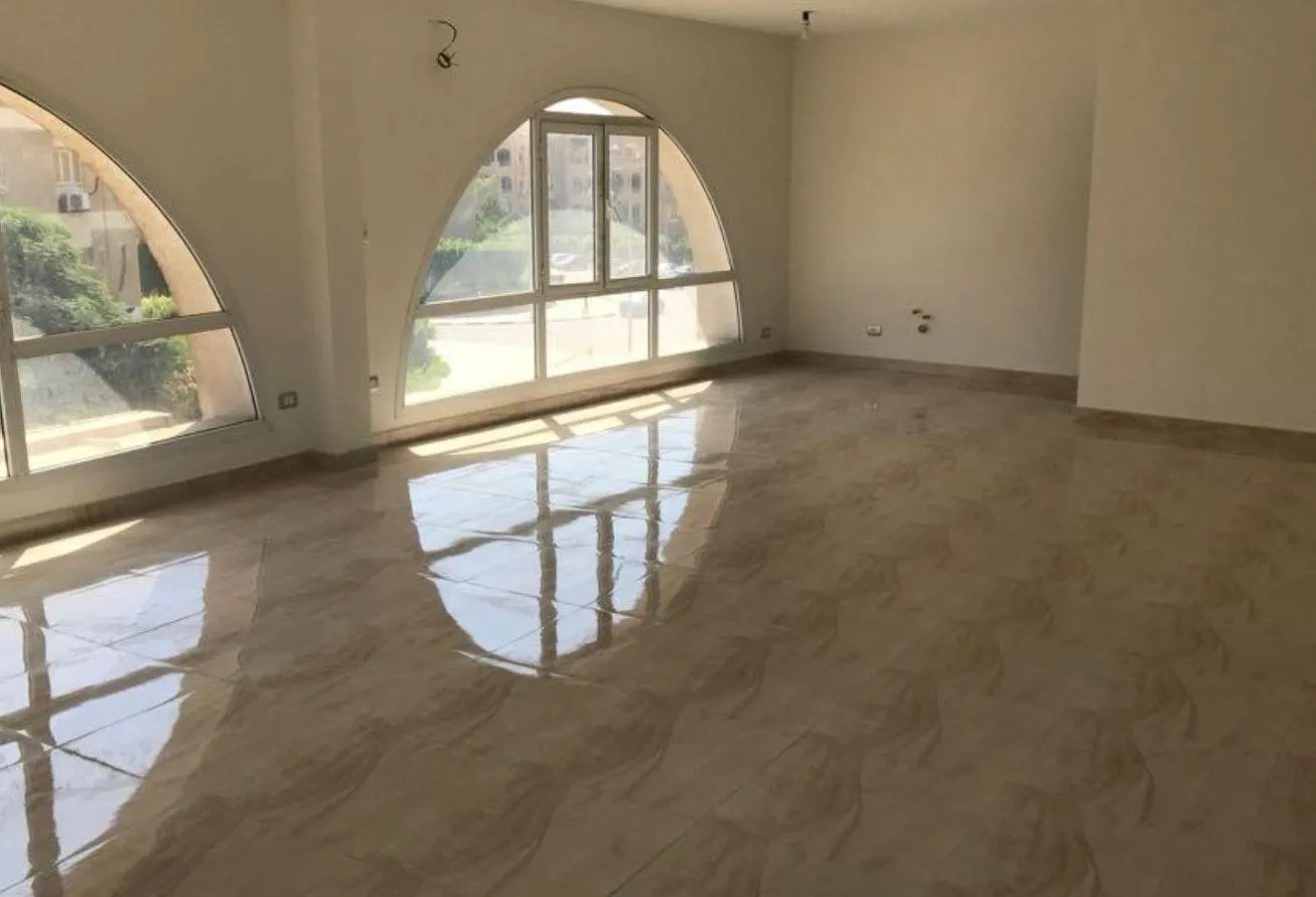Rent in Beverly Hills Road: فيلا مفروشه بحمام سباحه للإيجار في بيفرلي هيلز