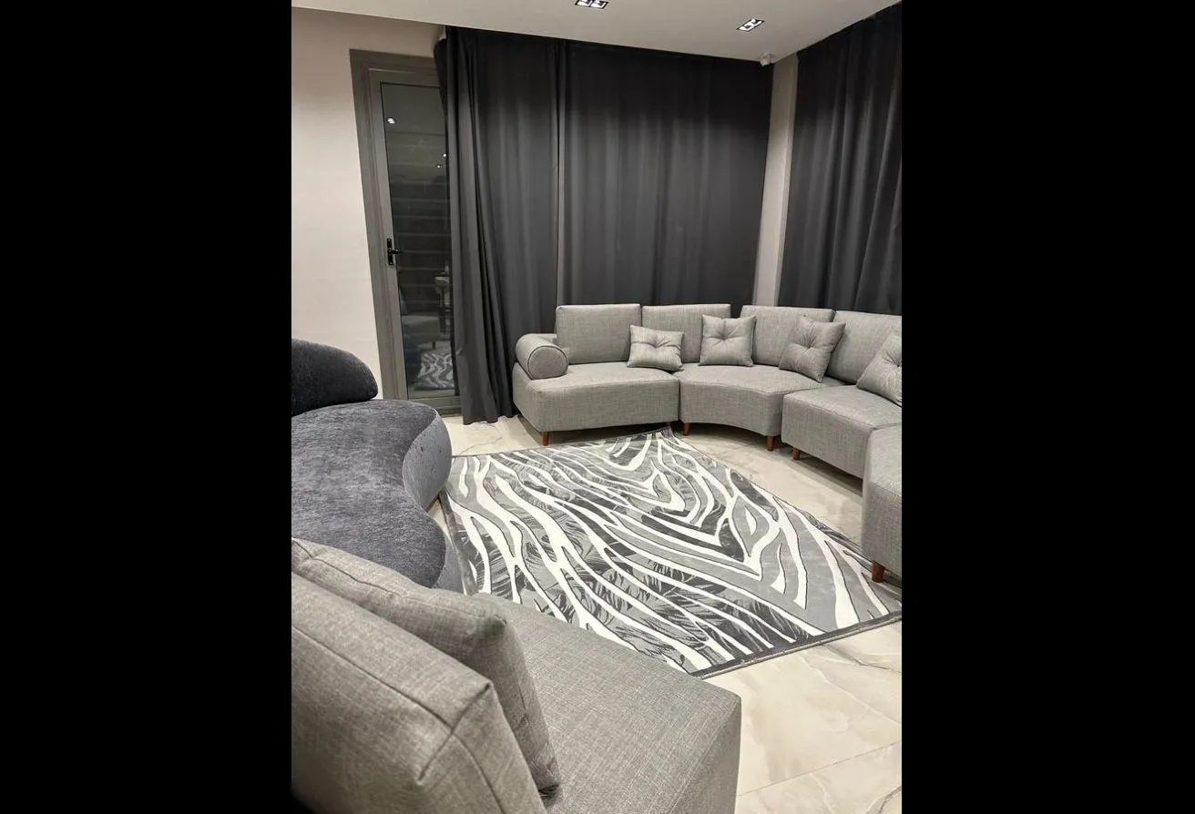 Rent in Al Reem Residence: فيلا للايجار مفروش اول سكن بحمام سباحه علي المحور