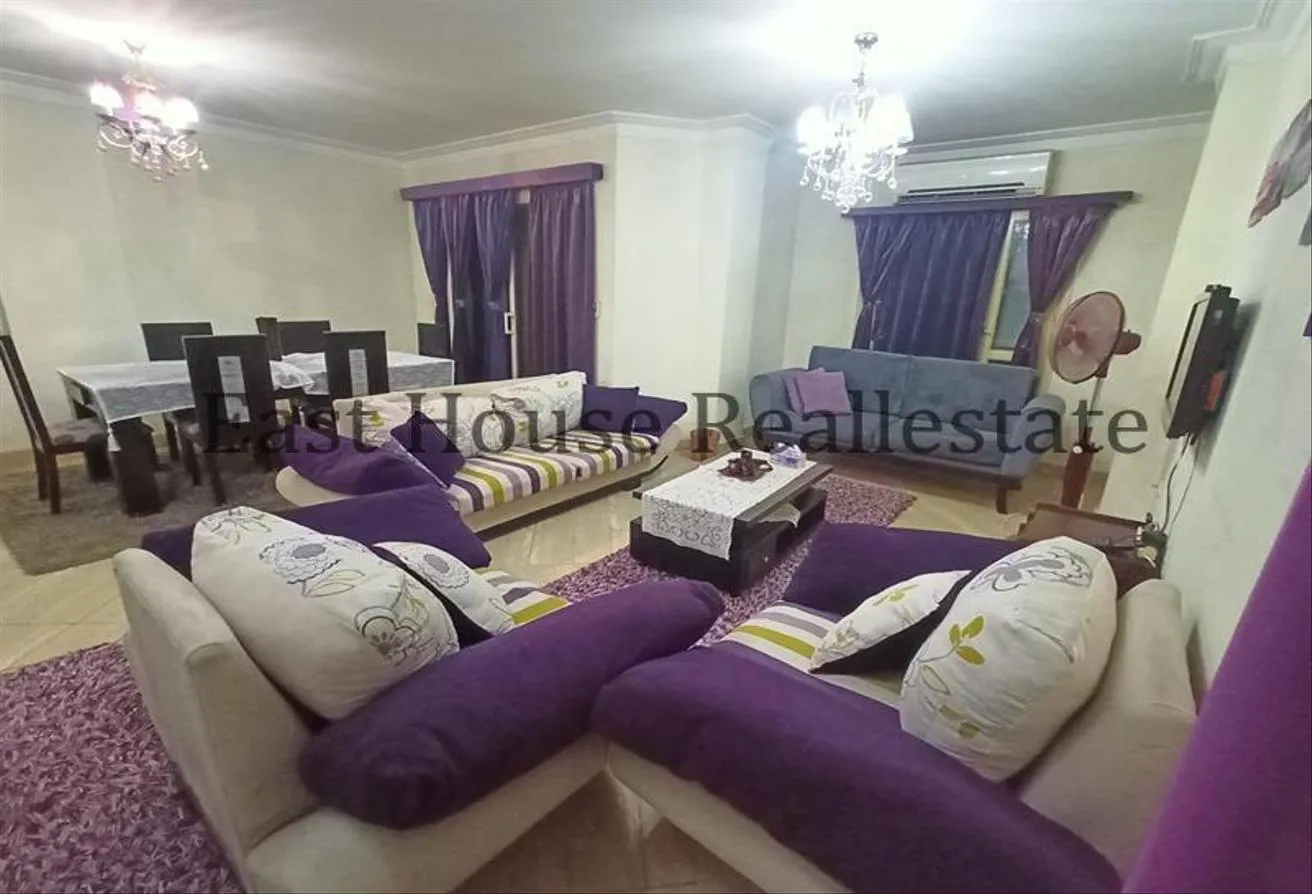 Sale in 5th Settlement Compounds: مول تجارى خالى على مساحة 6000 م