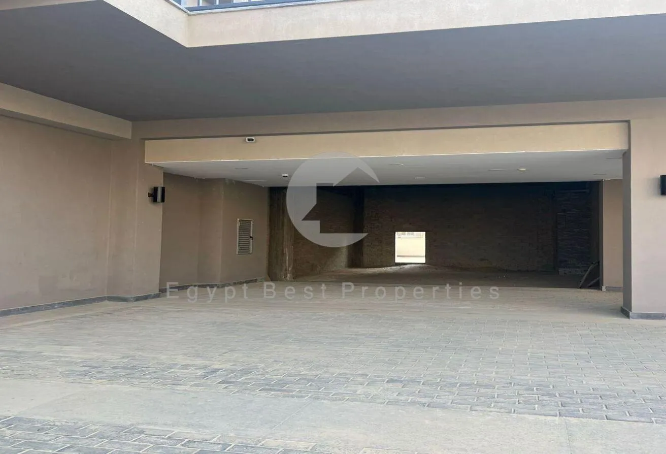 Sale in Village Gardens Katameya: Retail for sale in 5th Settlement , Ready to move