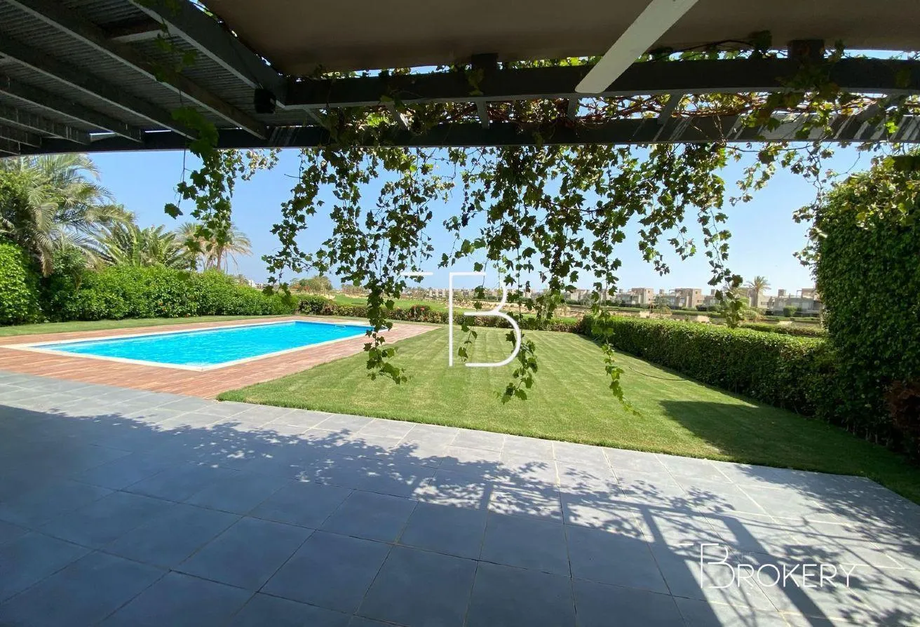 Sale in Al Ein Bay: With roof - pool view
