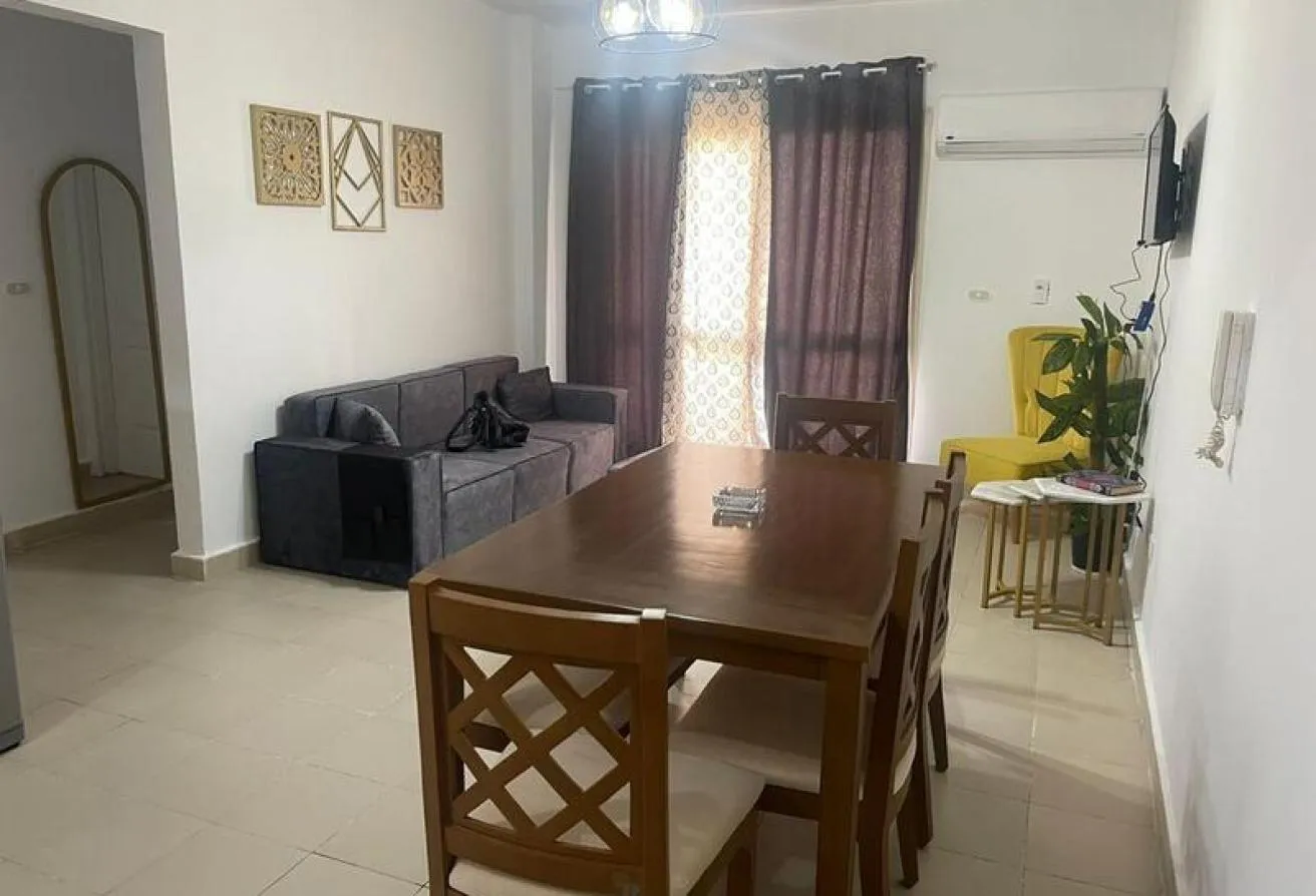 Sale in Al Mostakbal: شقه للبيع فى المستقبل ارضى بجاردن