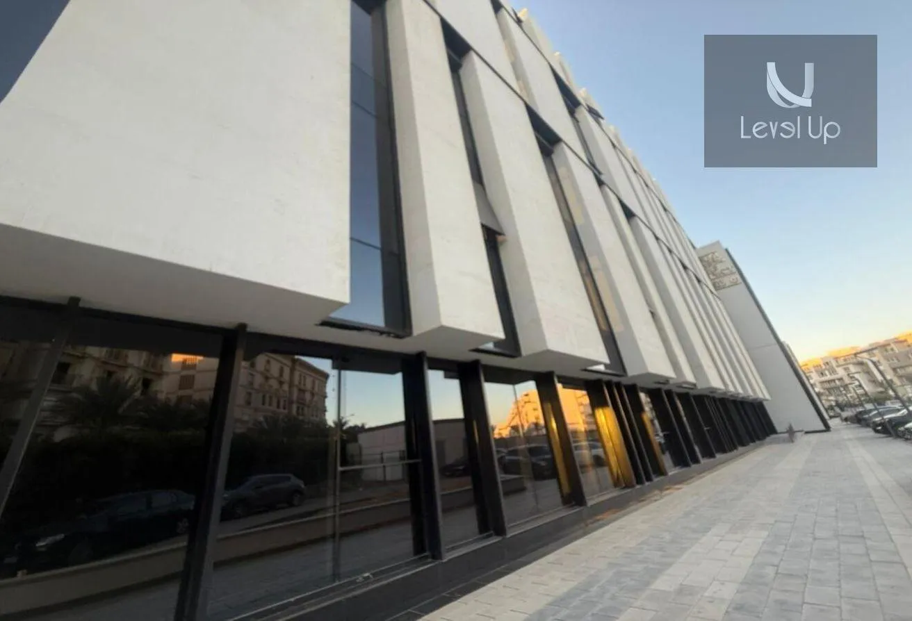 Sale in Azad: Spacious office space in Hyde Park