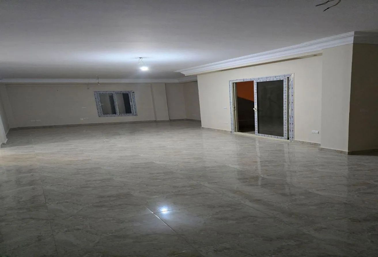Rent in Zizinia Family Housing: شقة للايجار 220م سوبر لوكس فيو جاردن