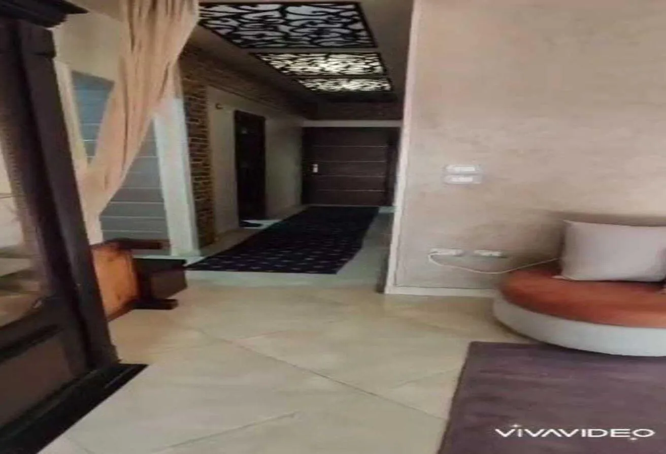 البيع في المجاورة الرابعة: شقه 200 م تشطيب سوبر لوكس بحي فيلااااااات 