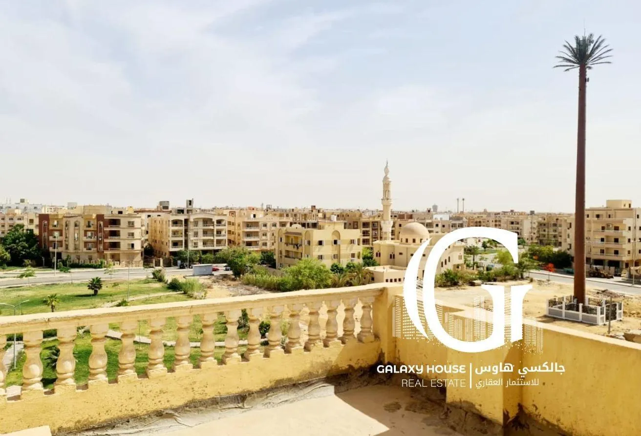 البيع في المجاورة الرابعة: شقه نص نشطيب 220م بتراس كبير بيفيوو مفتوح علي جارد 