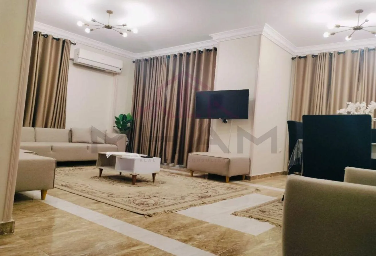 Rent in Mostashareen: Studio in North Advisors Compound, Ultra Super Lux