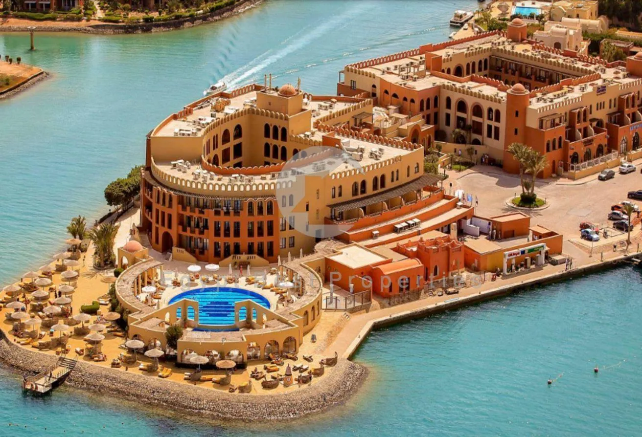 Sale in Fanadir Bay: FOR SALE TOWNHOUSE CORNER OPEN LAGOON IN AL GOUNA
