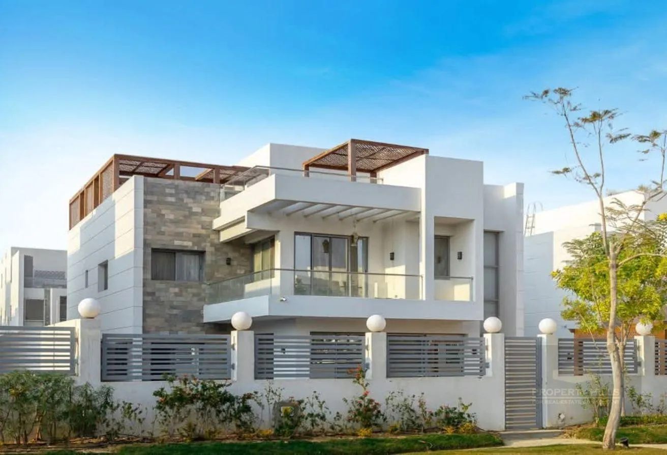 Sale in Cleopatra Square: Villa in Sheikh Zayed Ready to move and Live NOW