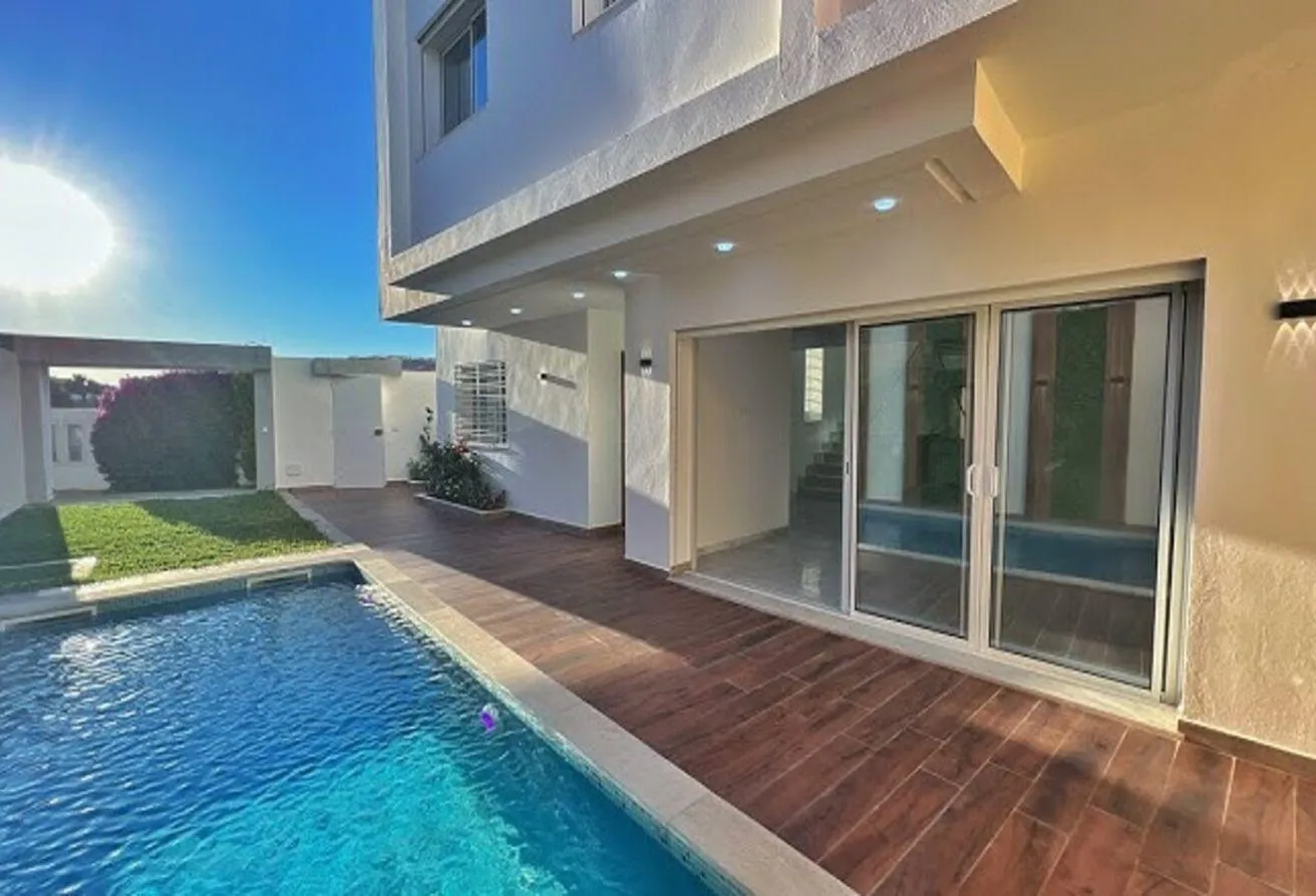 Sale in Cleopatra Square: Readyto Move Townhouse Mall ofArabia installment