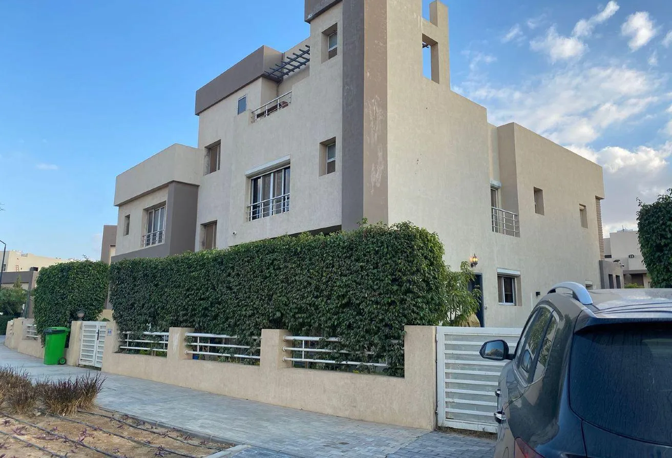 Sale in Grand Heights: جراند هايتس-توين هاوس-للبيع-مشطب بالكامل