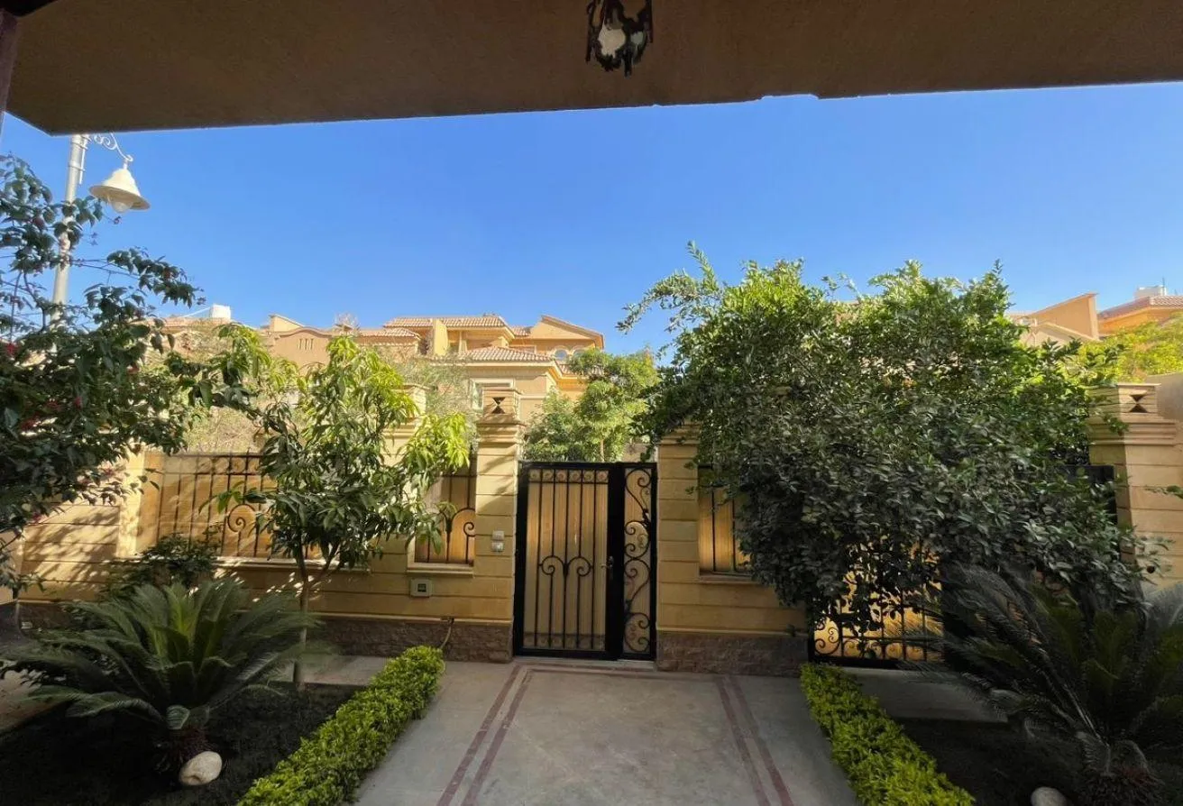 Sale in Les Rois: Villa 515m for sale in Les rois with under market