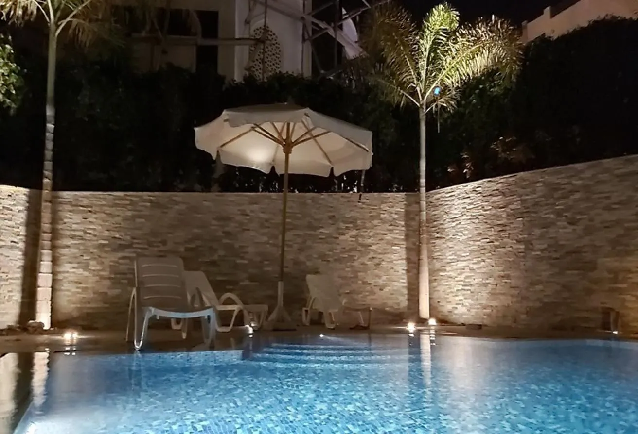 Rent in Akoya: Apartment for rent with kitchen in compound