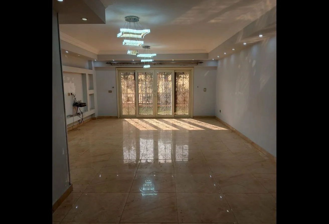 Rent in Pyramids Walk: فيلا للايجار بالمطبخ كمبوند بيراميدز بجوار مول مصر