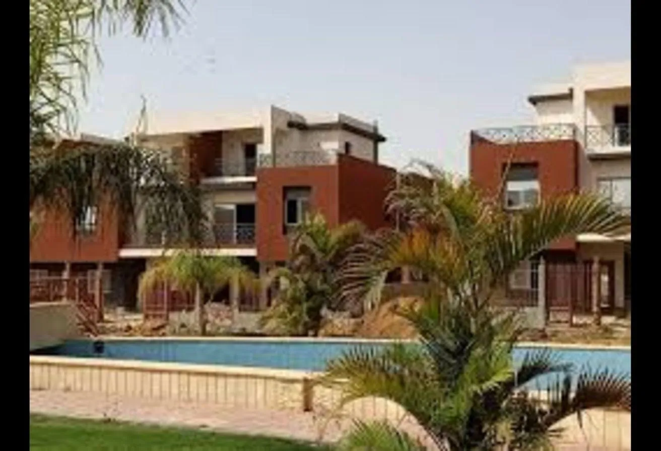 للايجار في كونتيننتال ريزيدنس: فيلا للايجار مفروش اول سكن كمبوند بجوار بيفرلي 