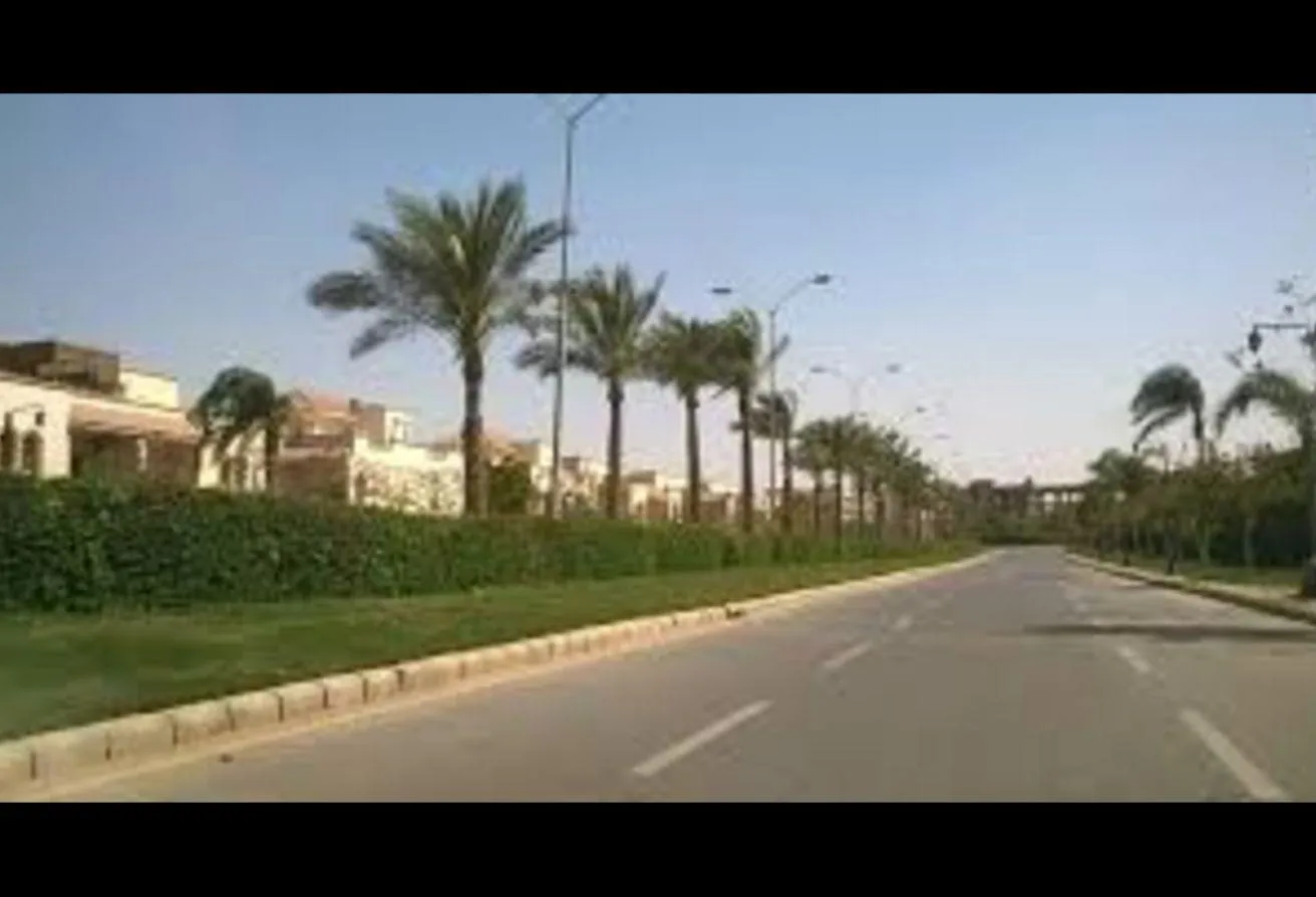 Rent in Green 3: تاون هاوس للايجار بالمطبخ تكيفيات كمبوند جرينز