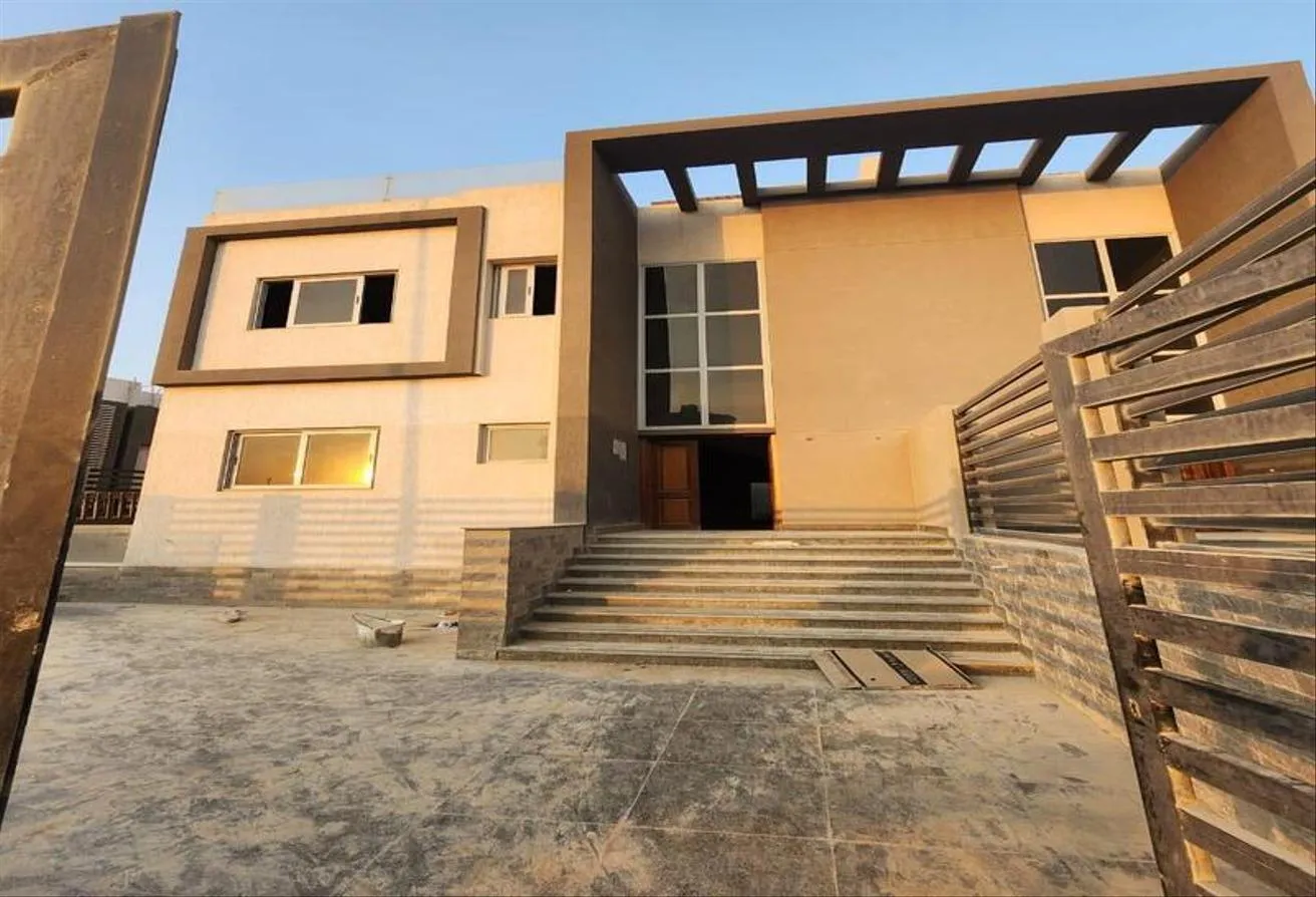 Sale in Al Khamayel city: Villa in Al Khamayel Compound and 5 year inst