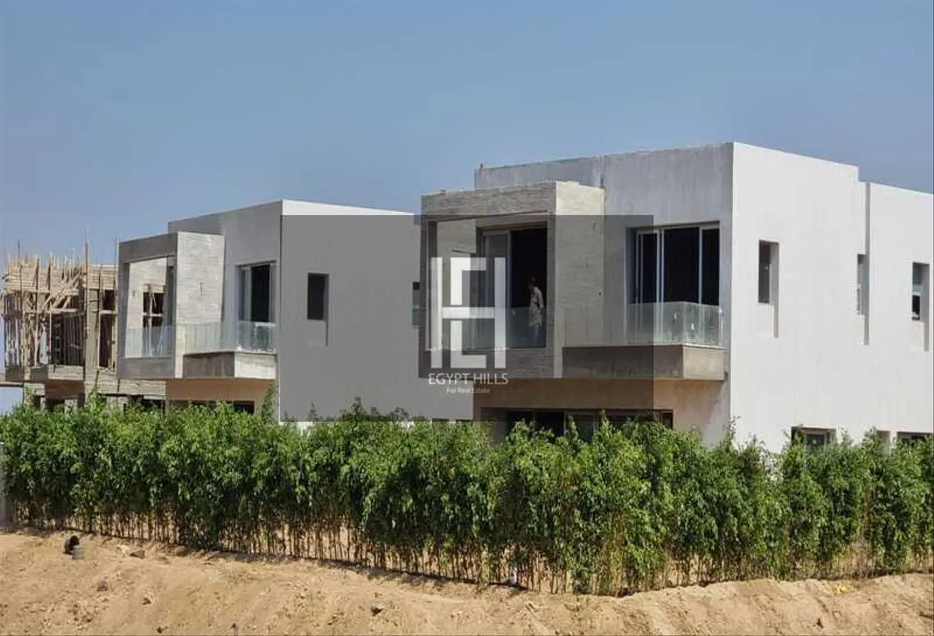 Sale in Hadaba: Resale townhouse, Ready To Move, Next to City View