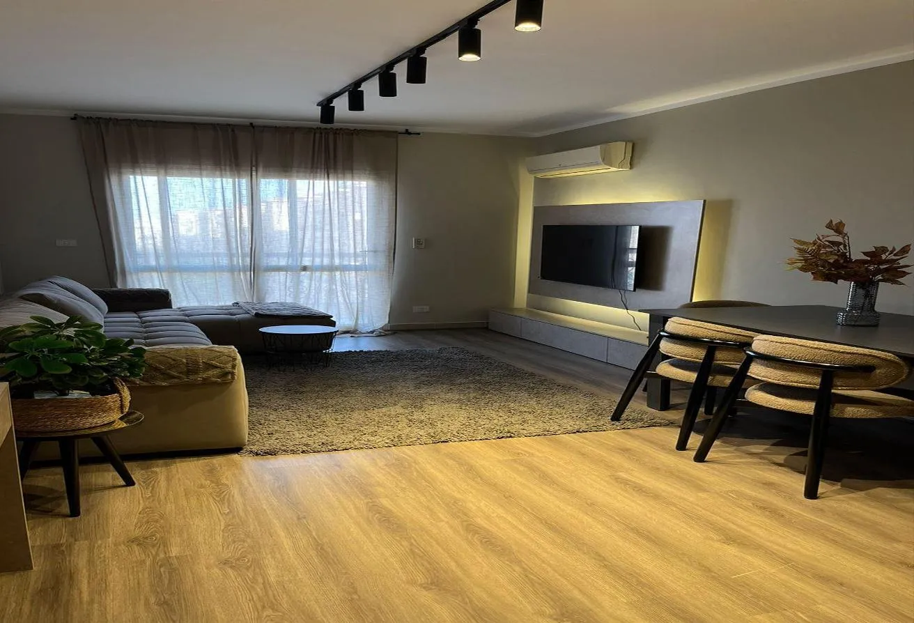 Rent in Rehab City Forth Phase: شقه 2 نوم 2 حمام اول سكن اول سكن