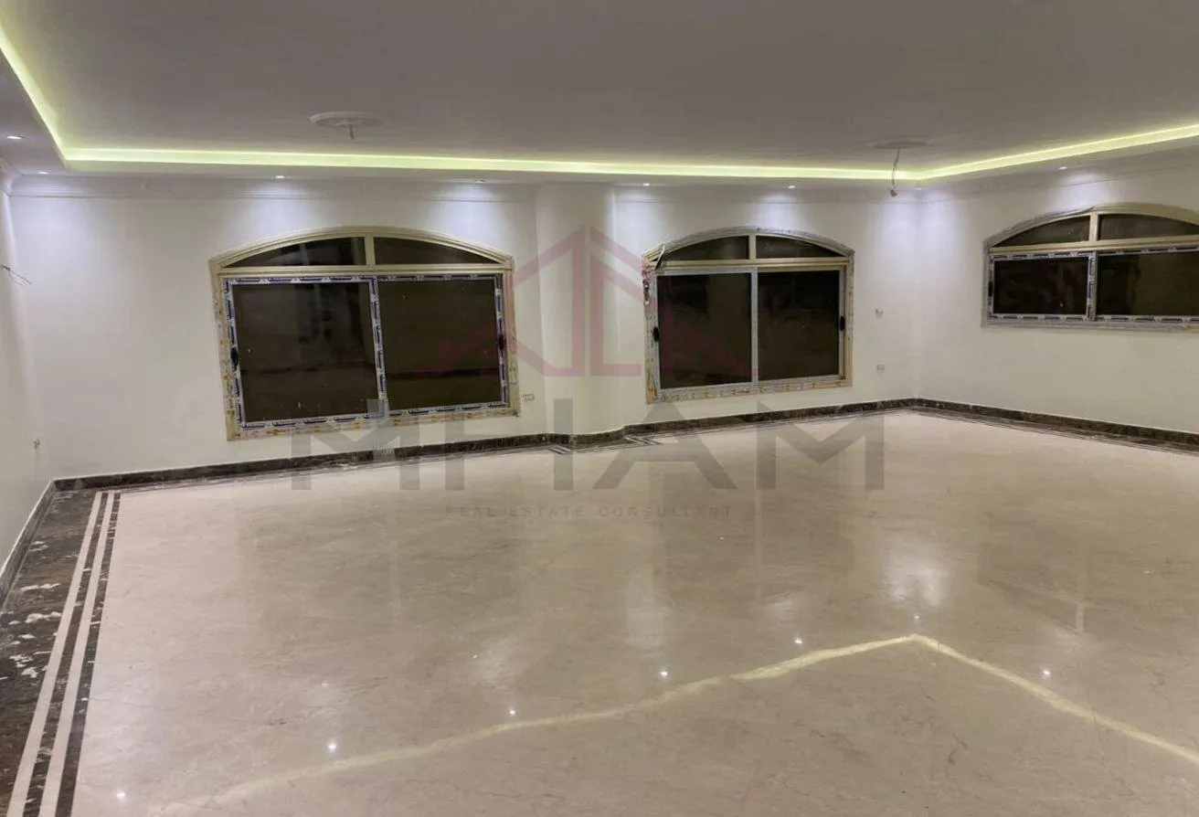 Rent in Area B: Apartment for rent South of the Academy Ultra lux