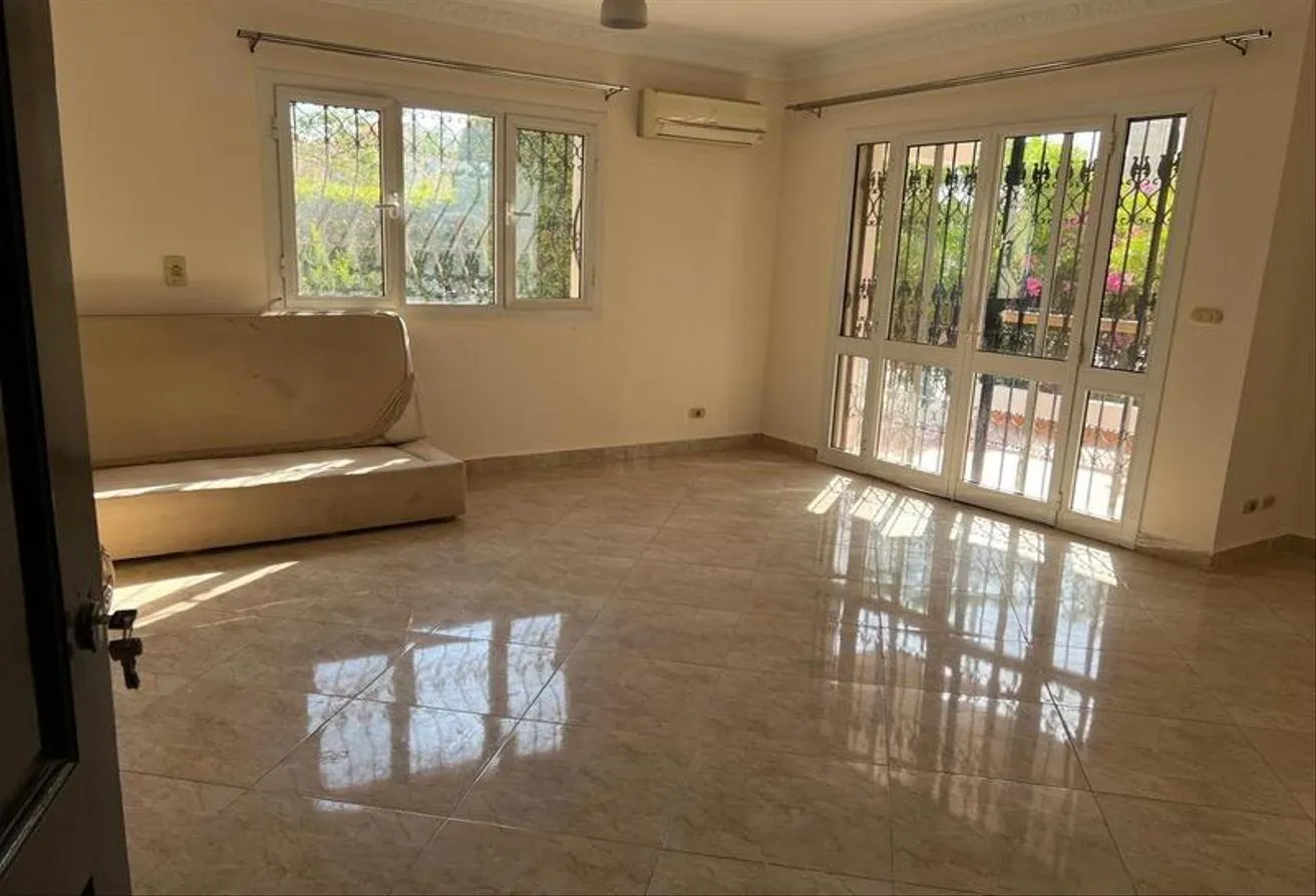 Rent in Beverly Hills Road: Villa For Rent in Beverly hills