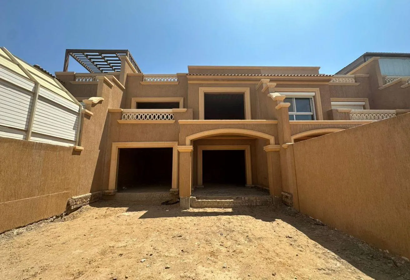 Sale in La Nuova Vista: Townhouse for sale @ Lanova vista  Maser Italia 