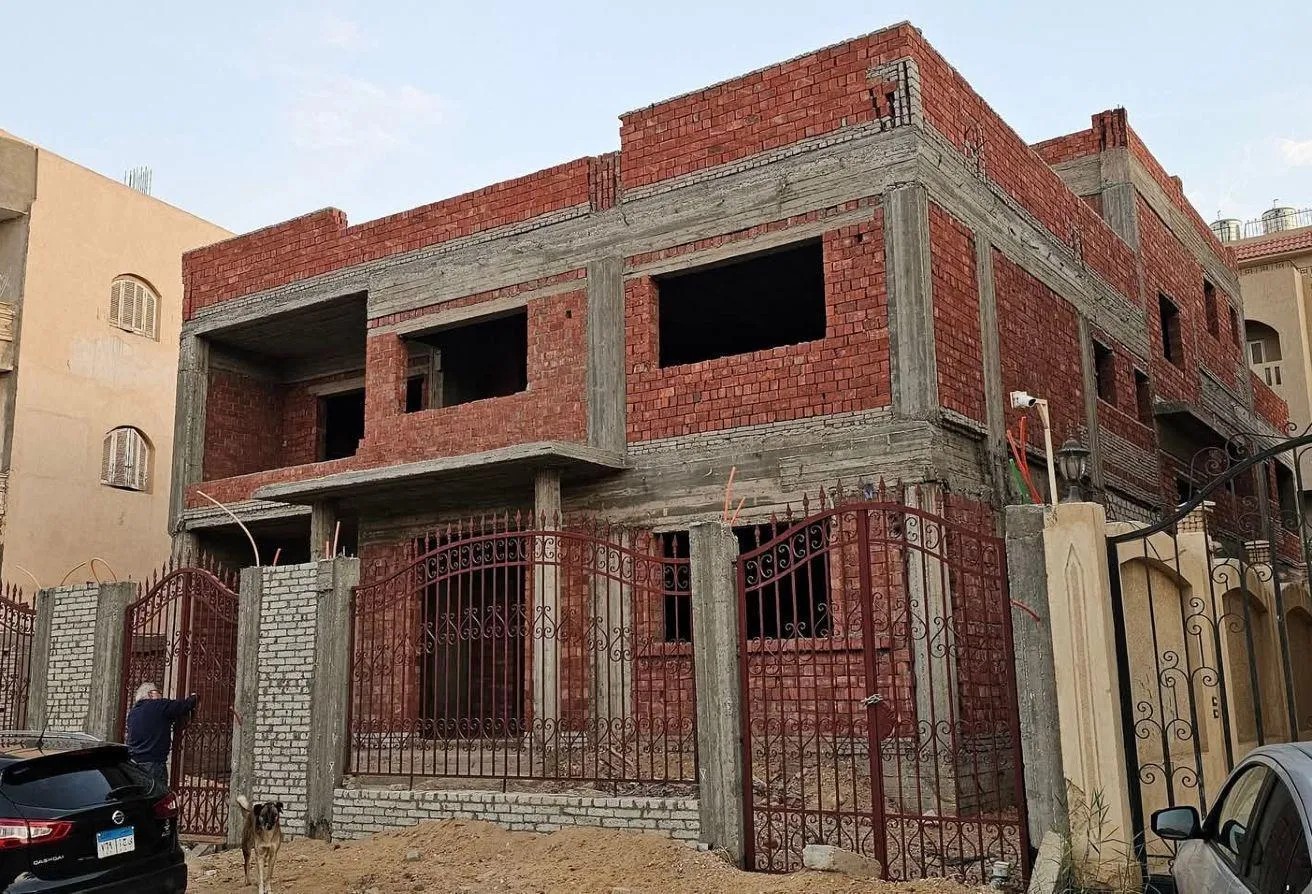 Sale in 7th District: مبني هيكل خرساني علي أرض 648 م بالحي السابع للبيع