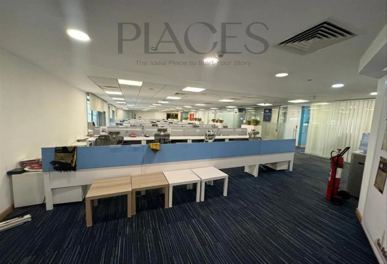 Rent in City Hall 90: Admin space for rent 1800 meters in Banks Complex